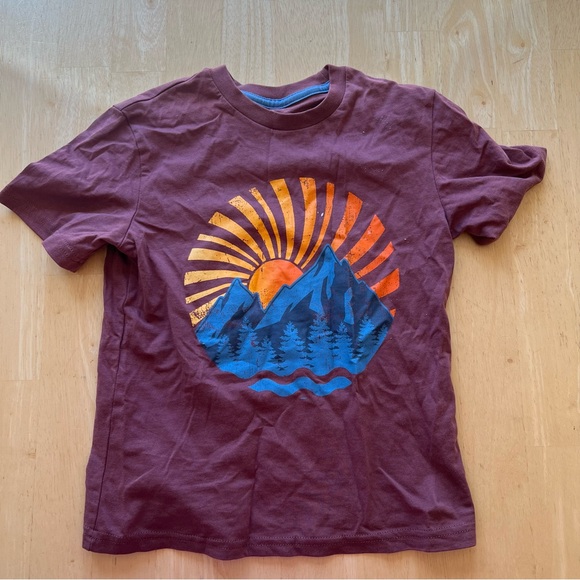 NWOT Boy’s t-shirt with sunrise - Picture 1 of 4